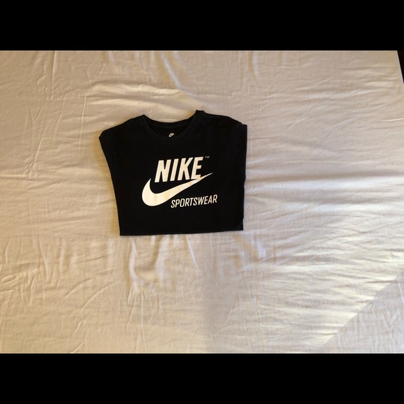 Nike shirt - Picture 3 of 3